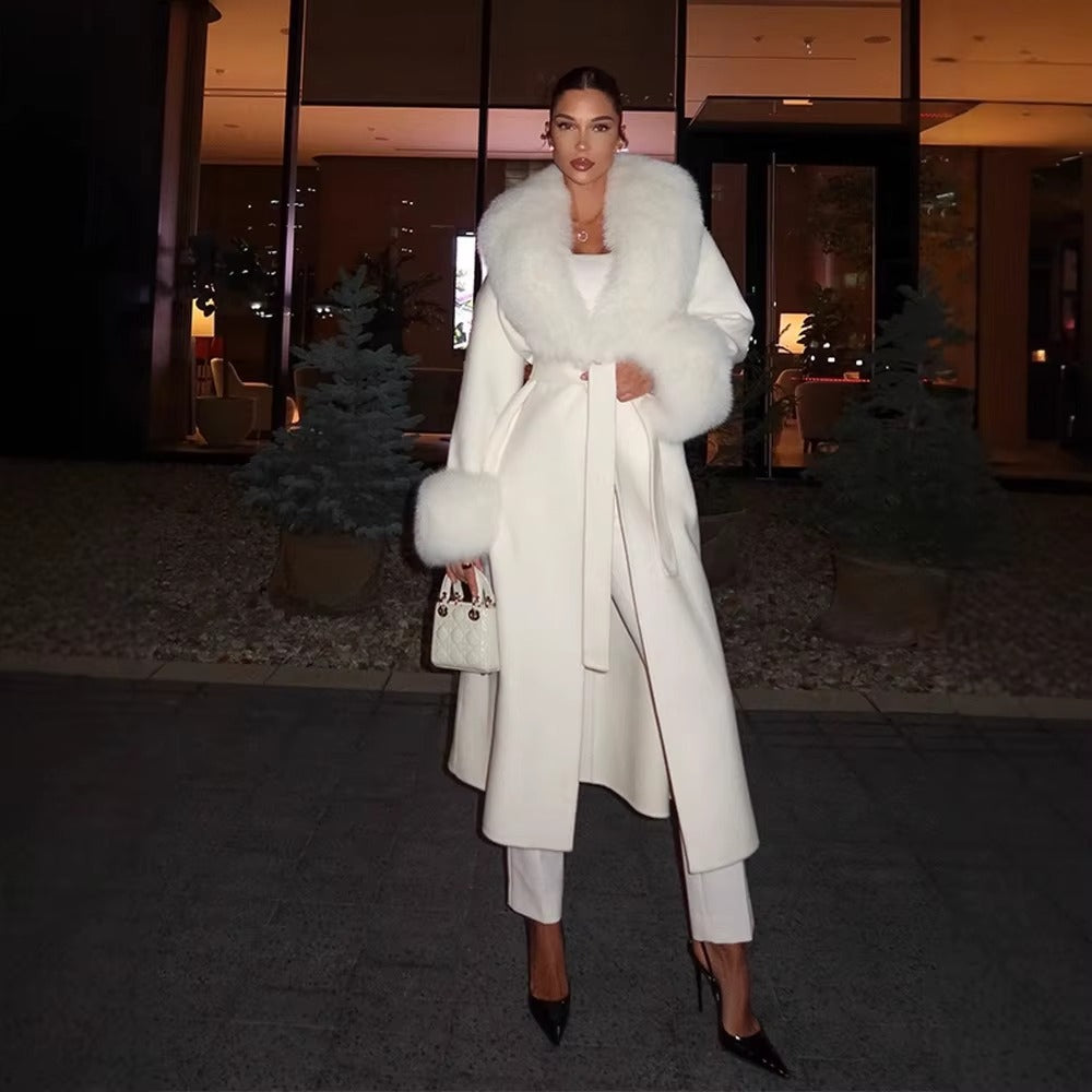 Cappotto IVORYA™ con Dettagli Effetto Pelliccia