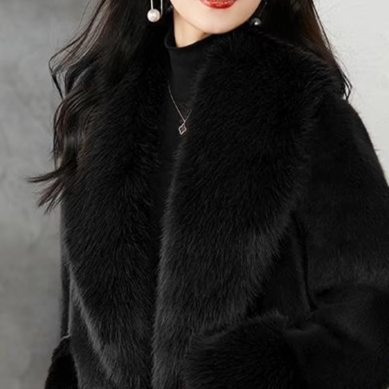 Giacca LUMINA™ in Eco-Pelliccia con Cintura