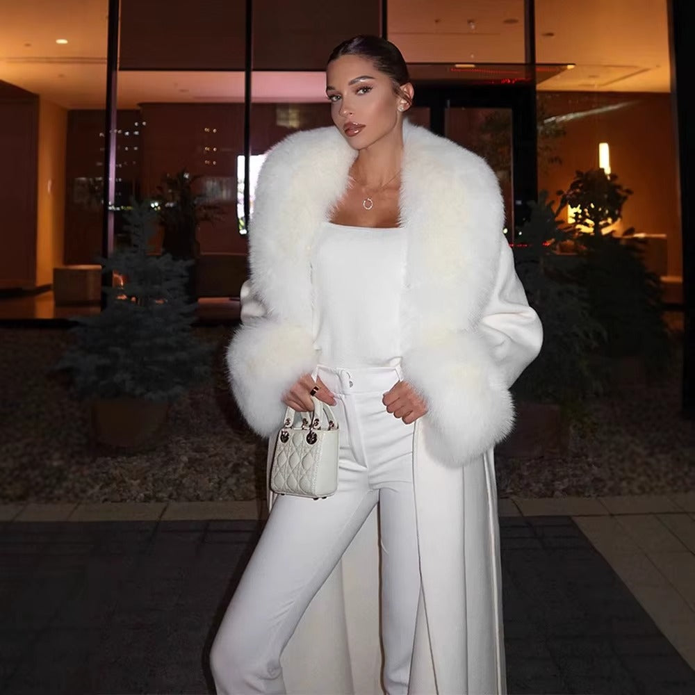 Cappotto IVORYA™ con Dettagli Effetto Pelliccia